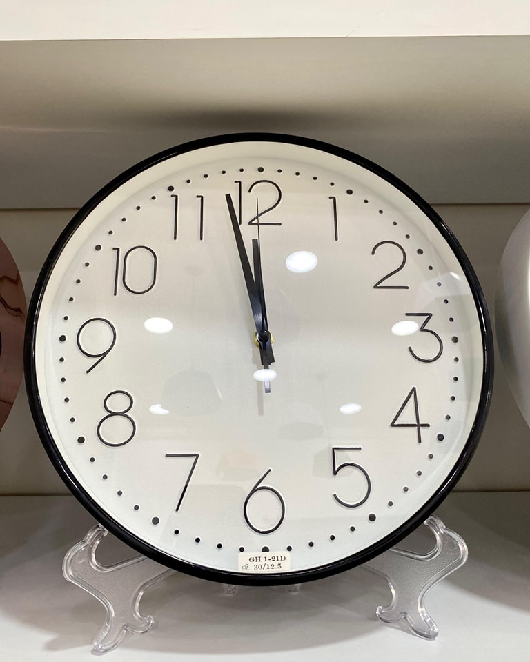 Horloge Murale Noir & Blanc Ø 30 cm – Design Classique