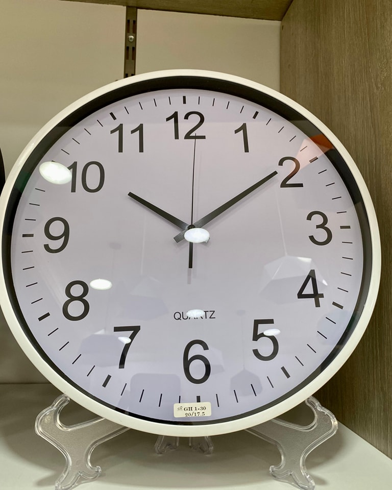 Horloge Murale Quartz Blanche Ø 30 cm – Lecture Minute